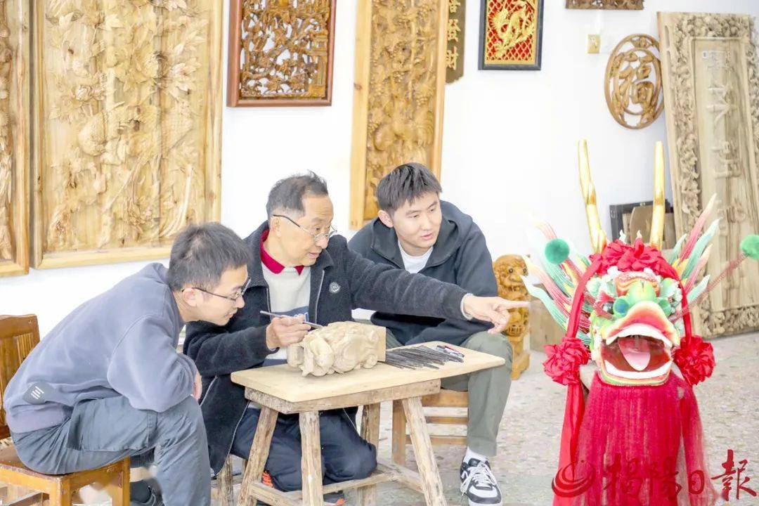 他携木雕龙亮相央视