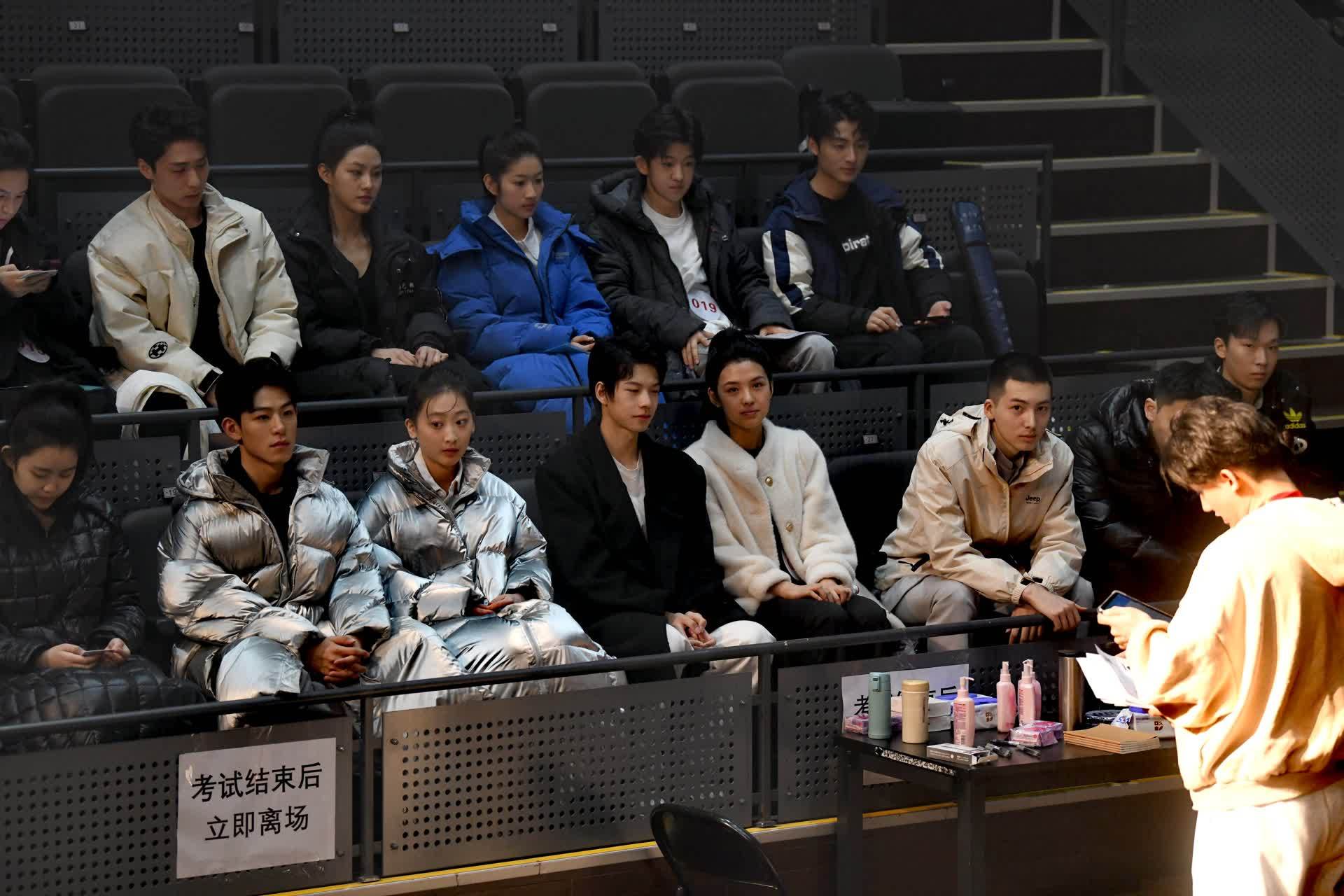 中戏表演系艺考复试拉开大幕,“加分小道具”很吸睛——_考生_考试_专业