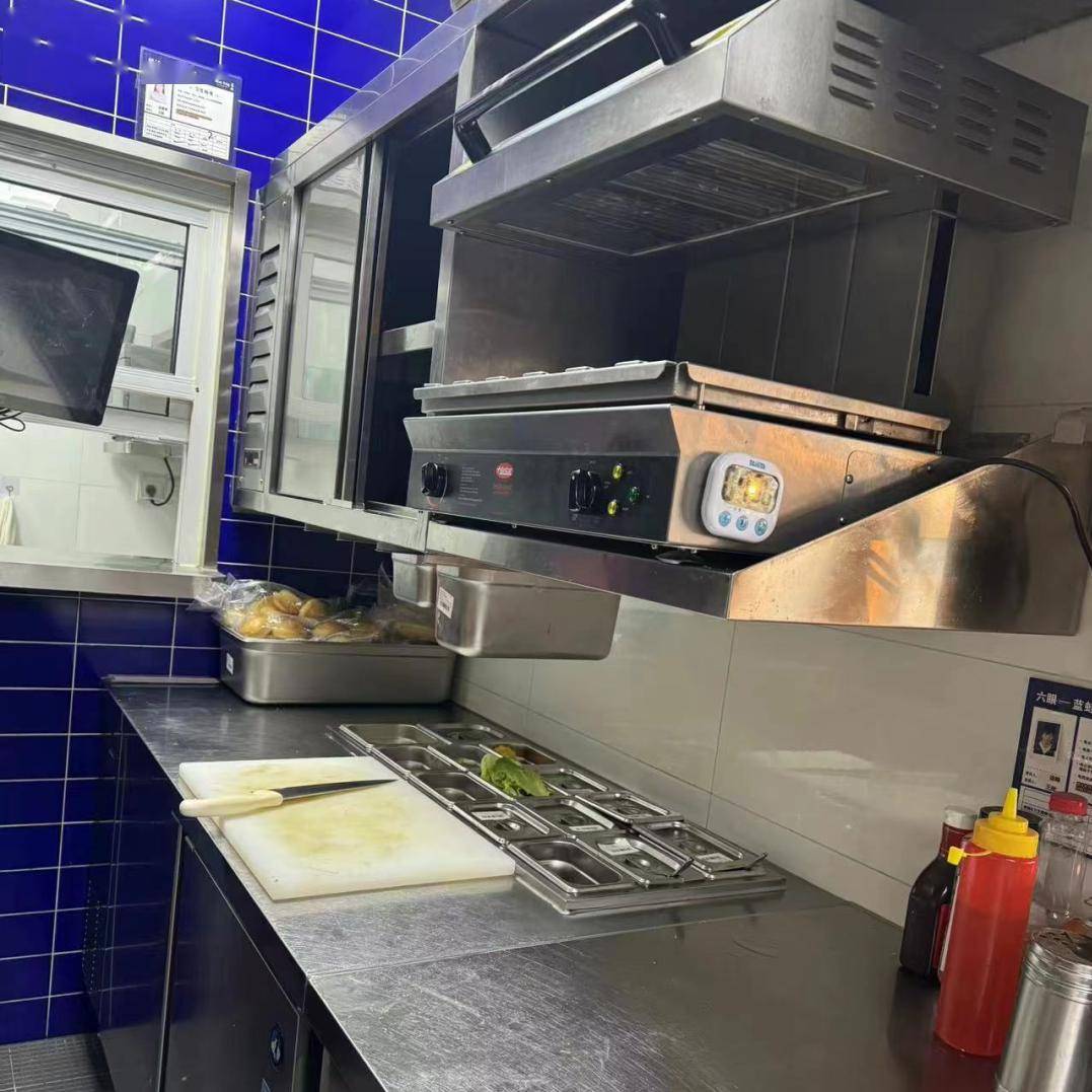 已完成"阳光厨房"建设并在外卖平台实时展示后厨情况,后厨环境干净