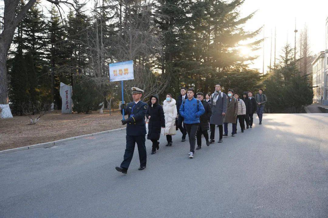 圆梦孔雀蓝矢志强军梦海军大连舰艇学院组织开展2024年面向社会公开