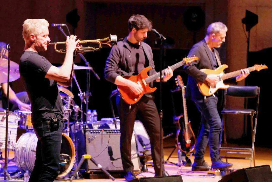 魅力十足火力全开小号巨星克里斯波提爵士乐现场燃爆京城