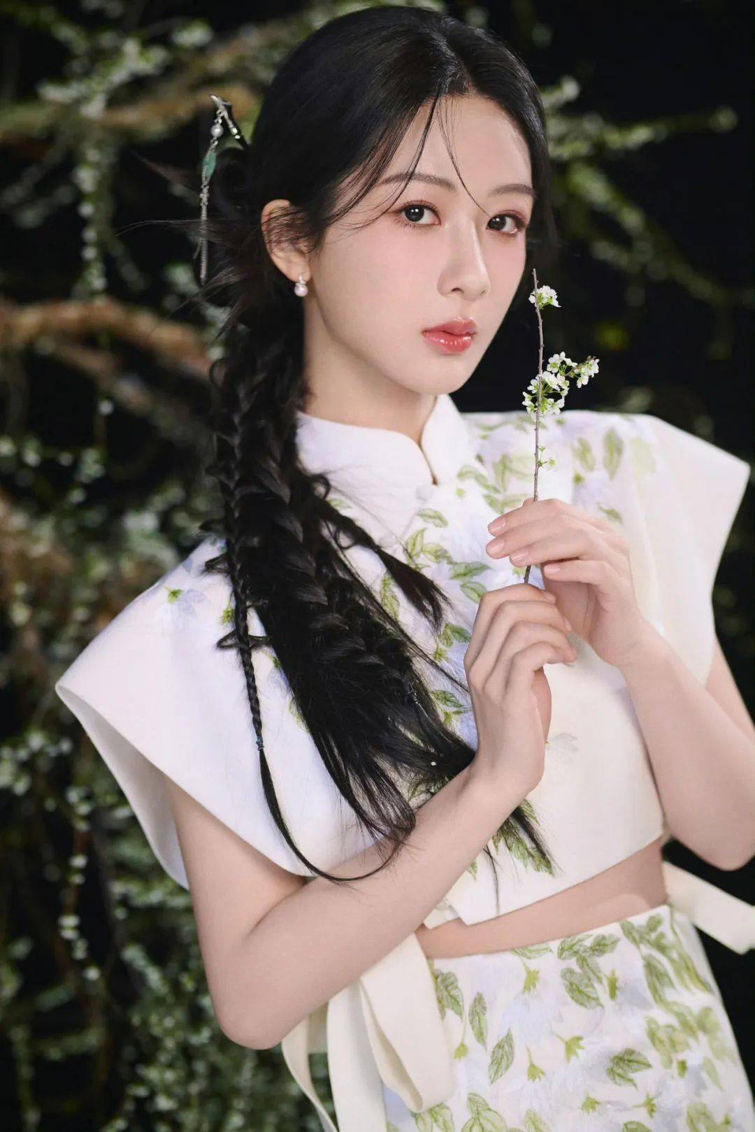 答:杨紫这两年不是在拍剧,就是在给剧做宣传的路上,行程安排挺满的.