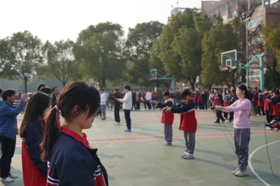 绳舞飞扬跳出睛彩桐乡二中高二年级举办跳绳比赛