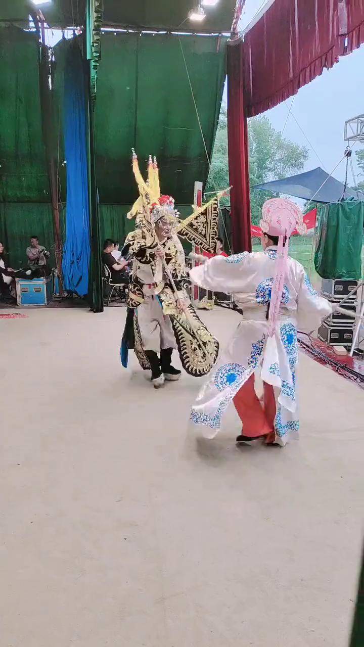 上午演出《穆桂英挂帅》,杨文广刀劈王伦.