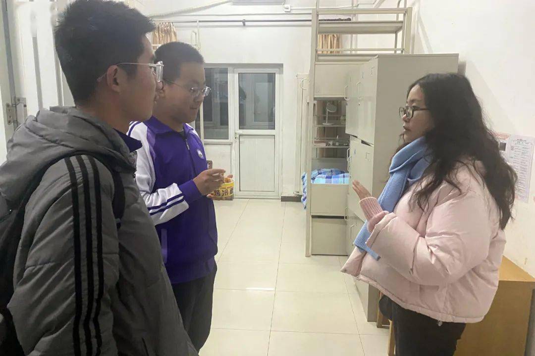 宿舍是小家,关系你我他:杨村一中开展班主任进宿舍行动