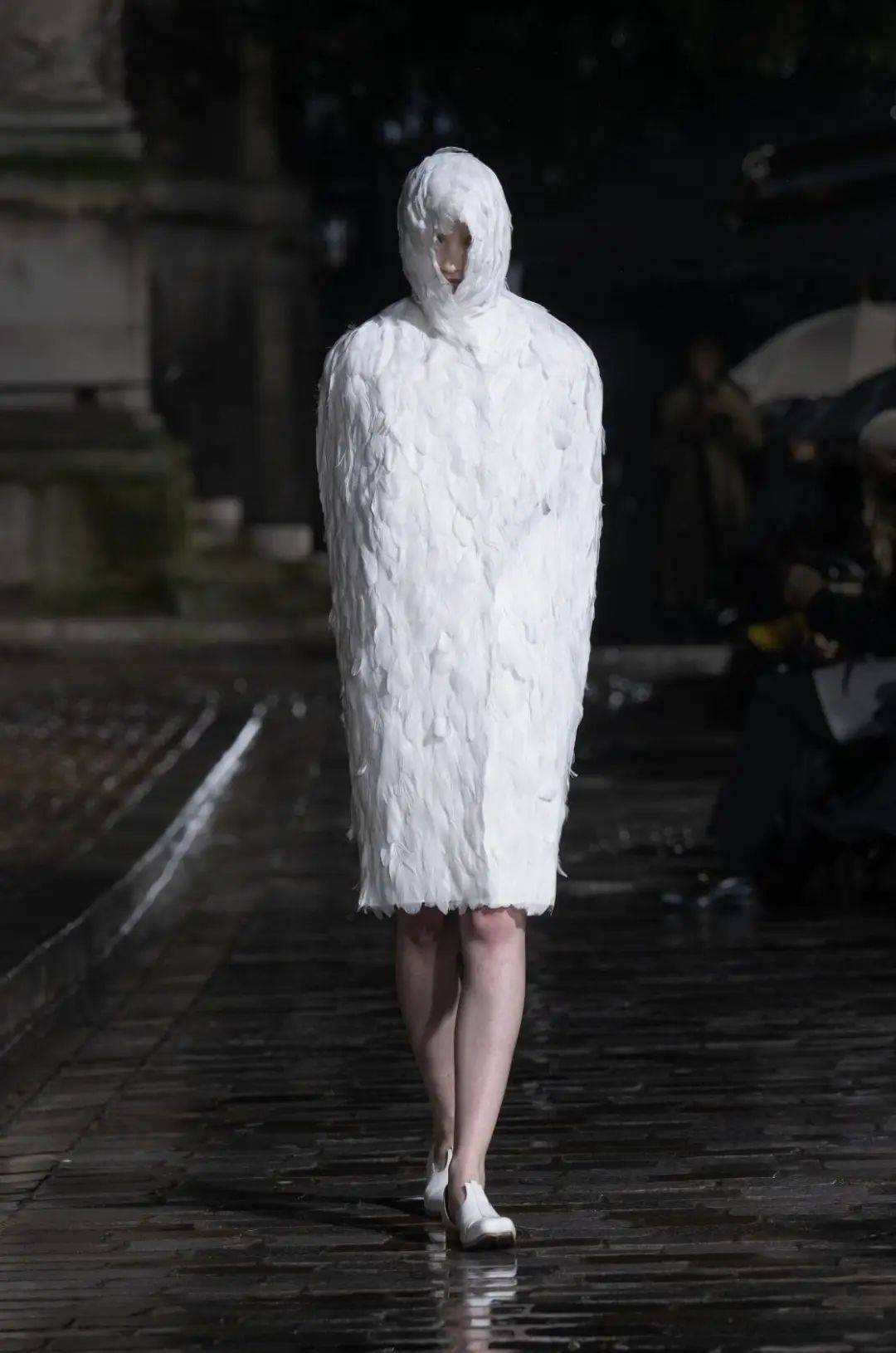 理性的狂欢:2024秋冬国际时装周上的中国设计师们_时装秀_品牌_伦敦