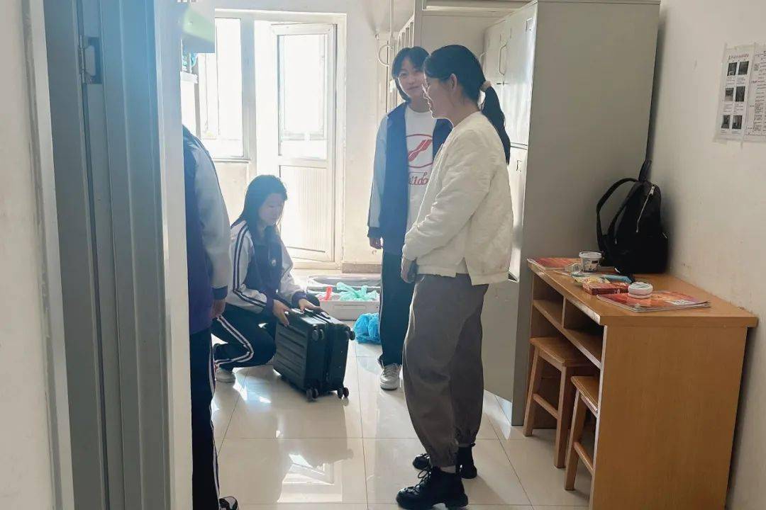 宿舍是小家关系你我他杨村一中开展班主任进宿舍行动