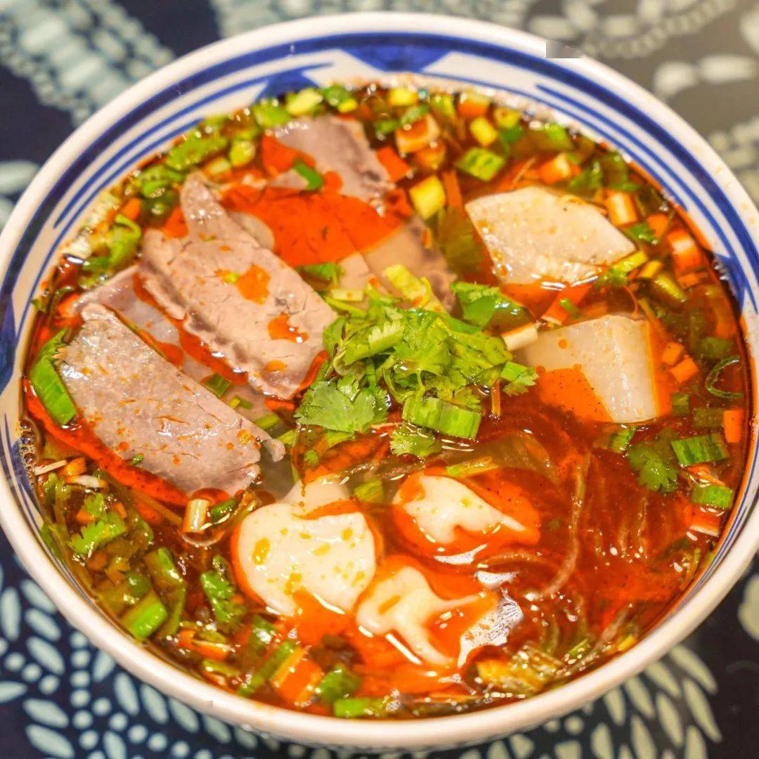 老郧阳三合汤△东北虎饺子馆东岳市场哈尔滨红肠东岳臭豆腐道口烧鸡