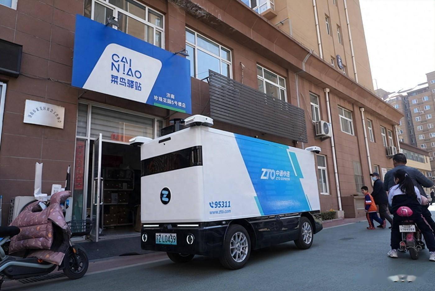 无人驾驶快递车亮相莱芜街头_配送_鲁中_物流