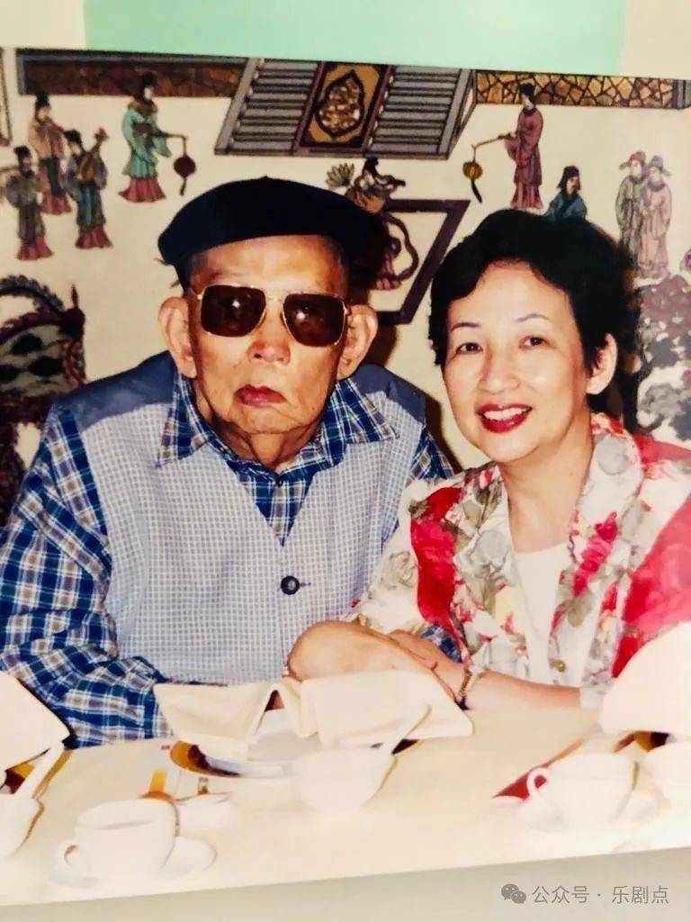 又走一个,79岁香港老戏骨离巢tvb!入行超70年,二婚老伴离世后看透生死