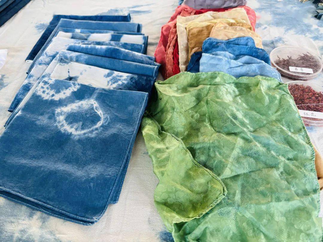 巧手成韵 布染风景——福州三中滨海校区开展扎染活动_染色_魅力_染料