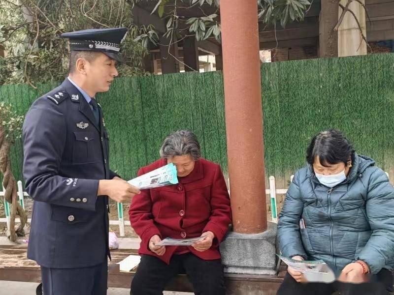 切实筑牢广大群众识毒拒毒防线,近日,泌阳县公安局禁毒民警走进辖区