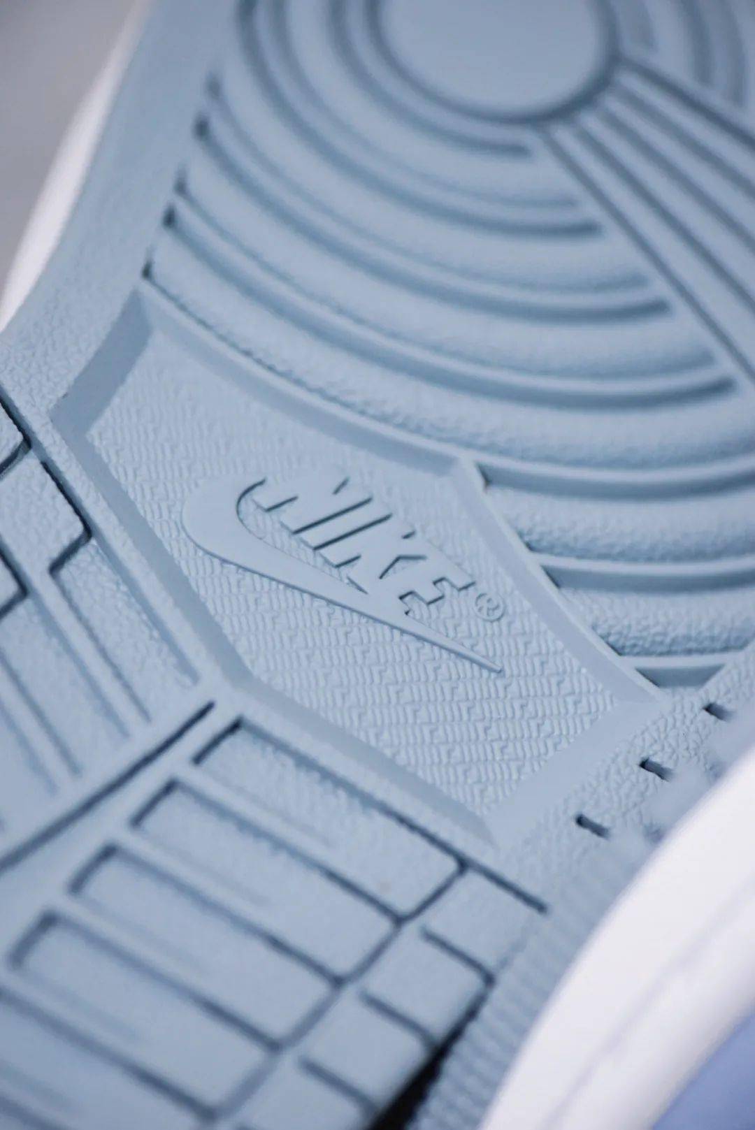 wmnsairjordan1middiffusedbluesoar限量发售