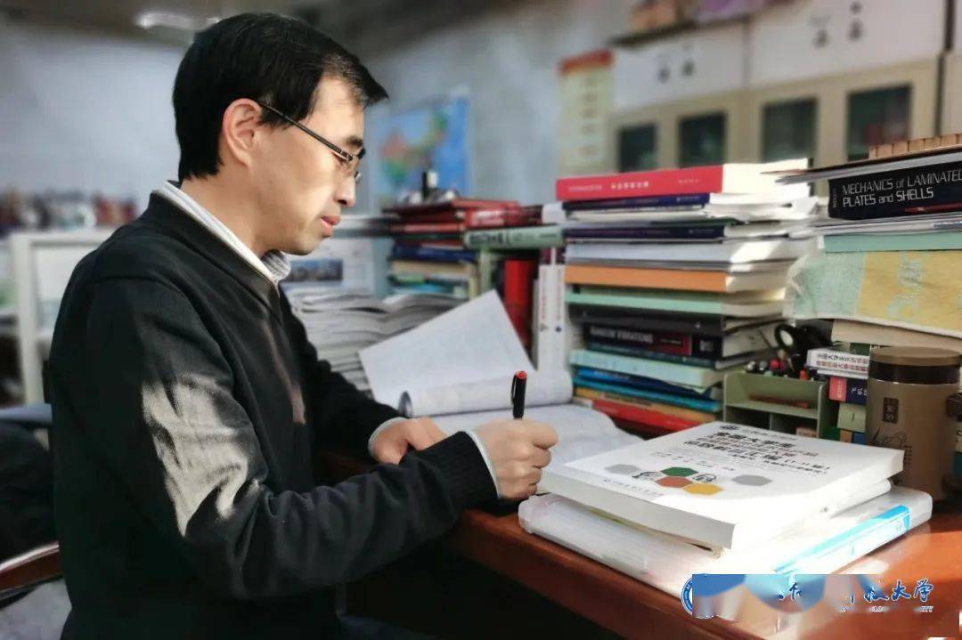 揭晓信息科大新一届优秀主讲教师新鲜出炉