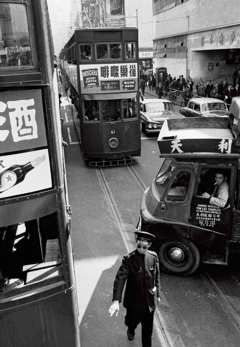 有备而来的独行者,他们在都市游走,穿梭于城市中天堂与地狱的极端景观