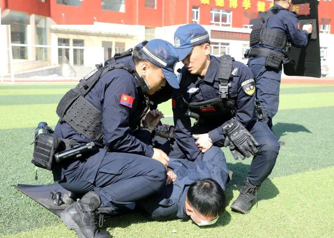 提高师生安全意识,有效检验公安队伍在反恐防暴工作中的应急处置能力