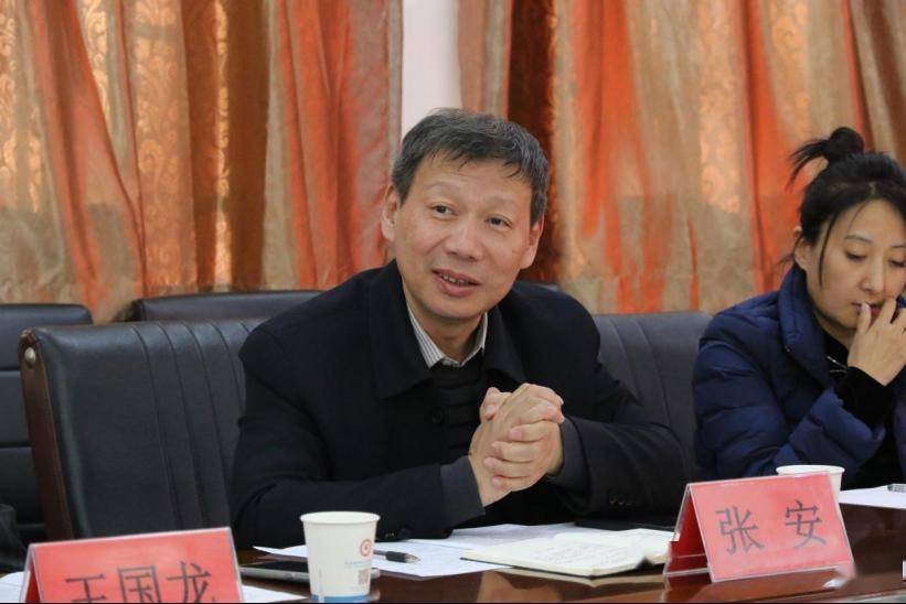 陕西省决策咨询委员会一行到西安旅游职业中等专业学校调研座谈