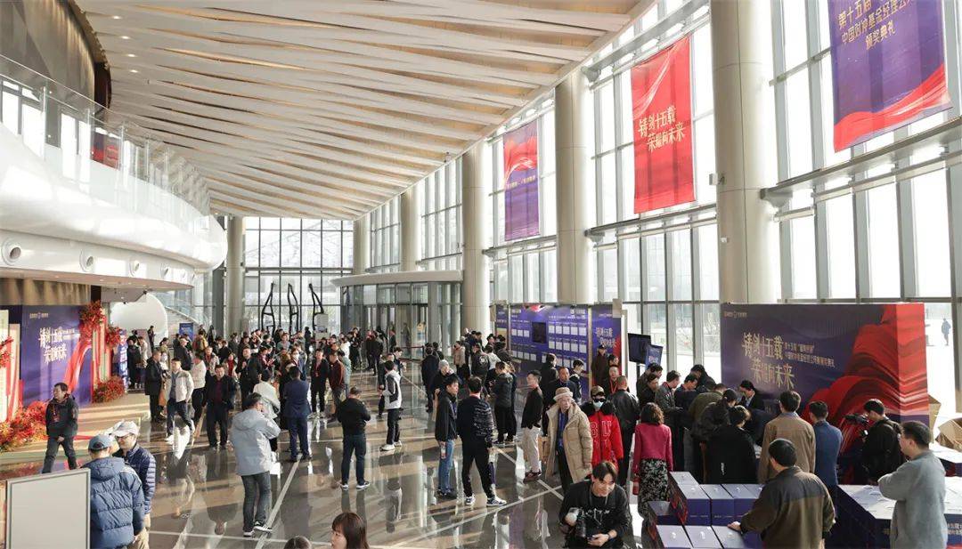 东航期货顺利举办第十五届蓝海密剑颁奖典礼