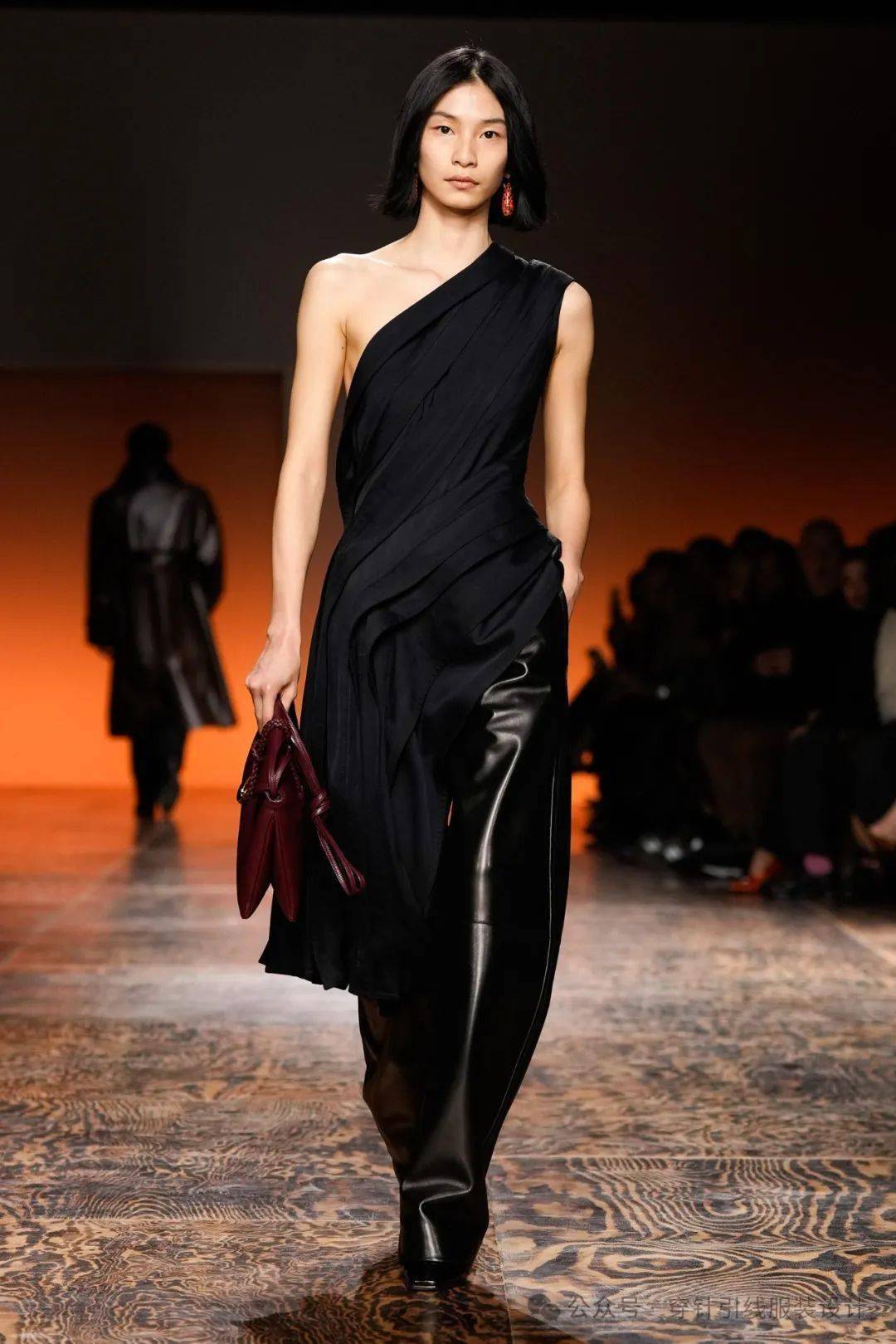 看着就养眼bottegaveneta2024秋冬系列静奢风席卷而来衬衫大衣美到