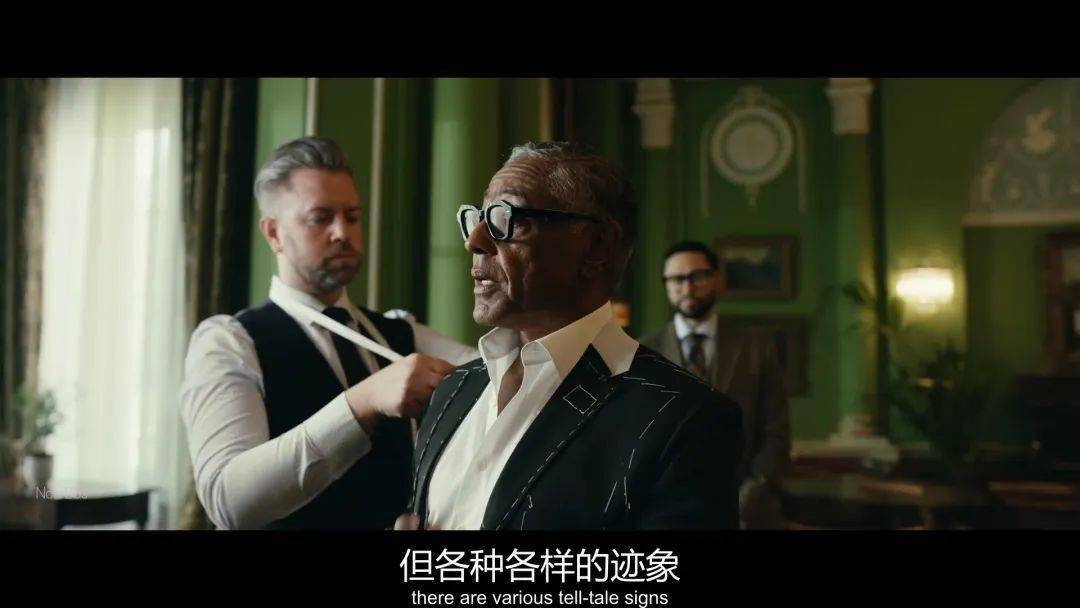 叔,而在《绅士们》中,斯坦利·约翰斯顿的角色特征和炸鸡叔极其相似