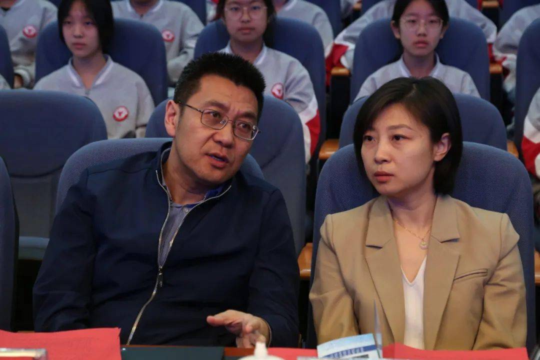 学习航天精神铸就强国之梦大中小学同上一节思政课展