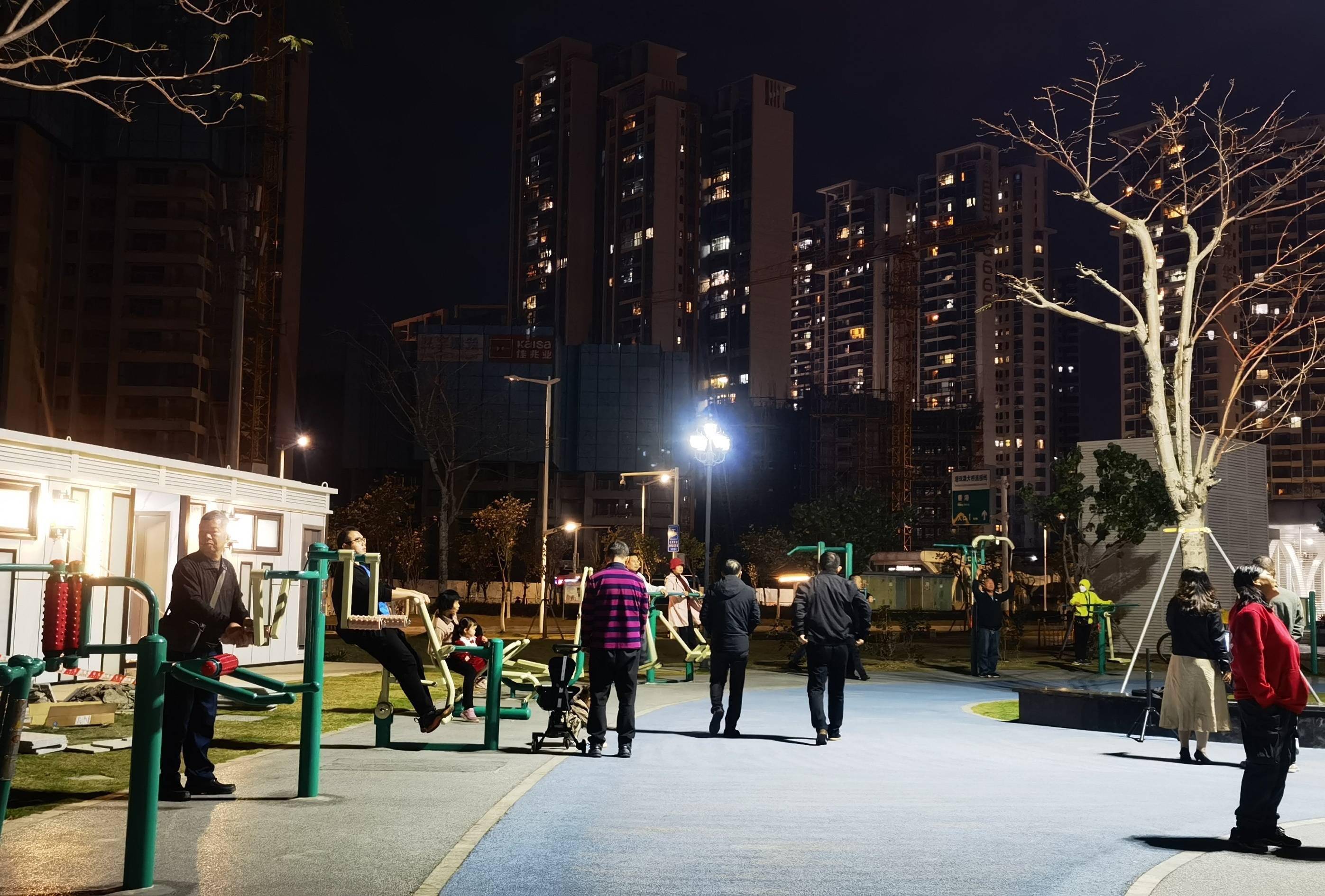 便民设施齐上岗珠海湾仔这个广场有新变化