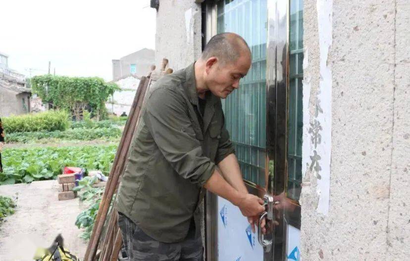 老人朋友圈里的全能锁匠