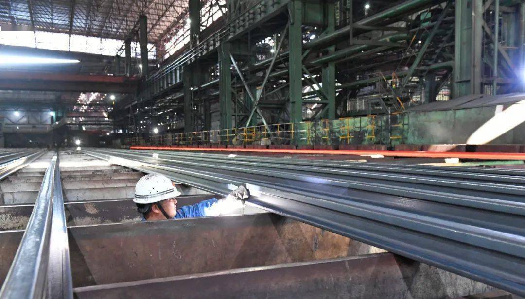 【记者走基层】精心轧制每一支钢轨_生产_攀钢_计划