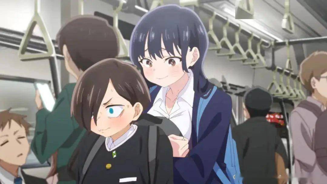 天放学时假装没带伞,借走市川的雨衣穿着去便利店买伞,结果忘记背包