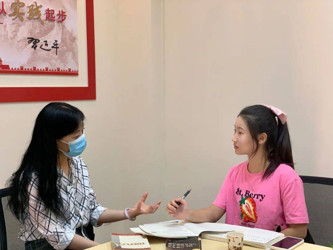 学院风采外国语学院巾帼红党支部党员名师一对一指导英语咨询角来啦快