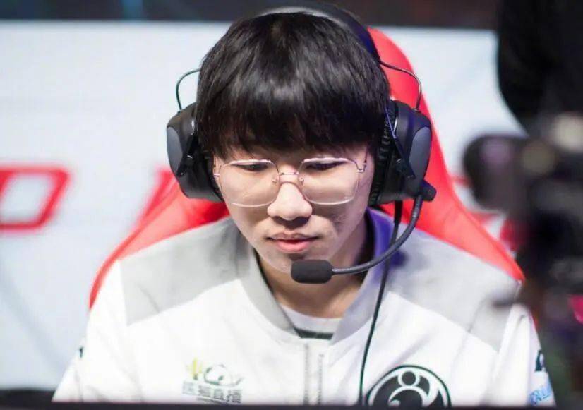 联想到最近霸哥和宁王之间的纷争,大家不禁猜测,霸哥现在气急败坏,会