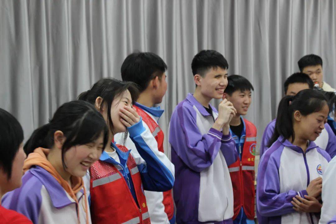 奉献友爱互助进步保定二中开展学雷锋活动月小橘灯助残接力活动