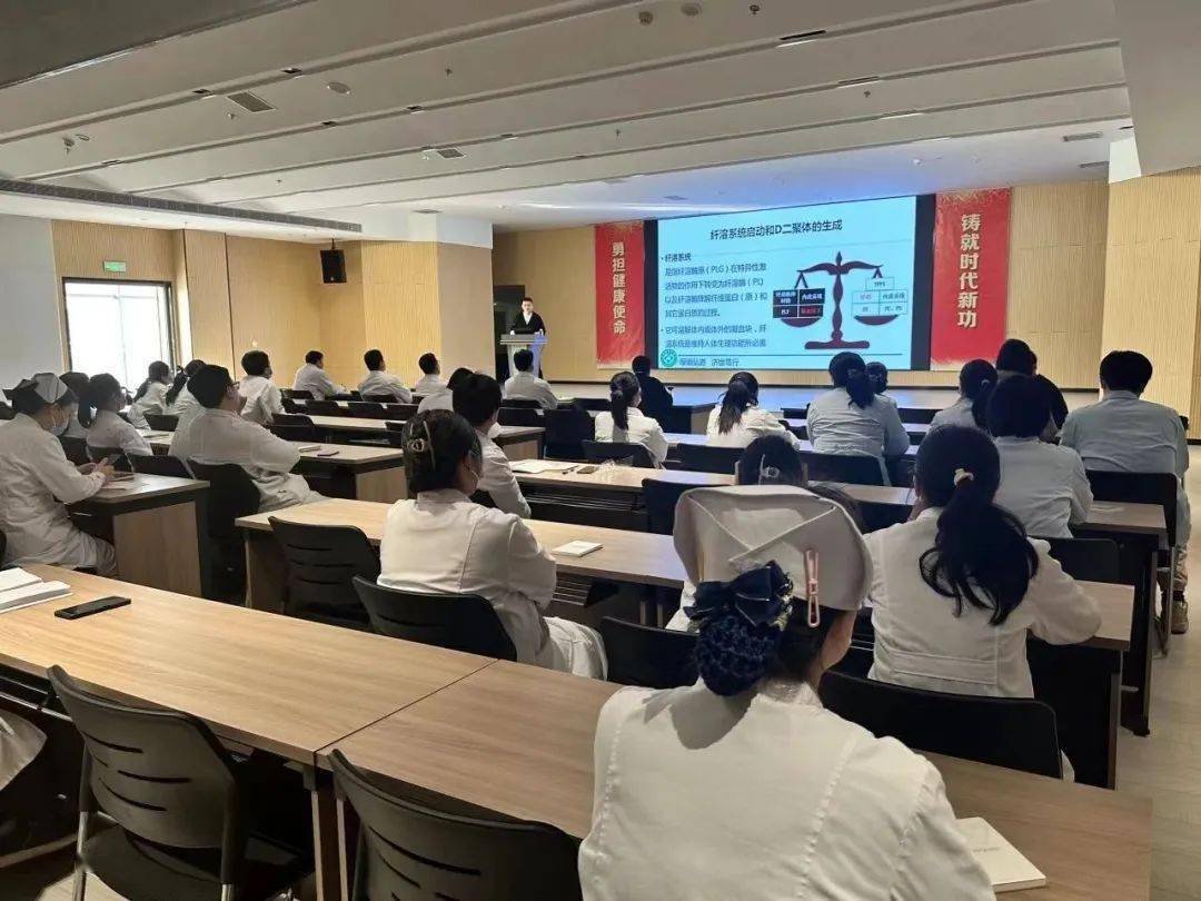 保障医疗安全,科室选派经验丰富的检验人员深入临床科室,与医务人员