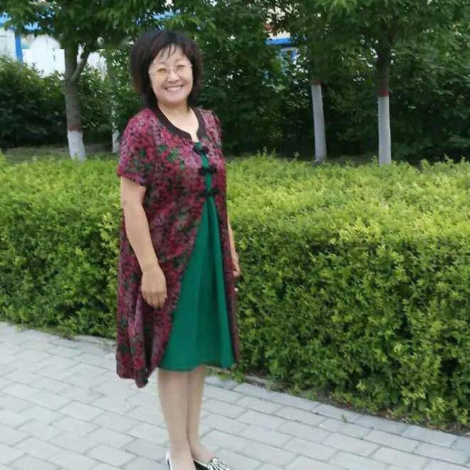 传媒总社】精英朗诵团执行团长,【心语诗苑】文学社副社长兼副主编,并