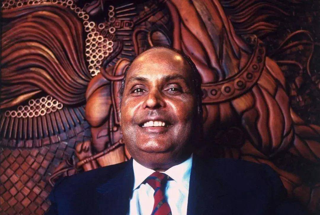 伊莎·安巴尼出生在一个显赫的家族 ,伊莎的爷爷是印度最大的私营公司