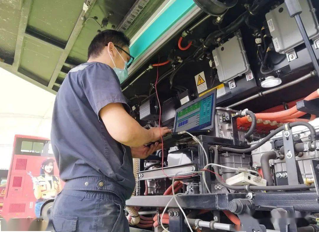 学习新能源公交车的电池维护与保养