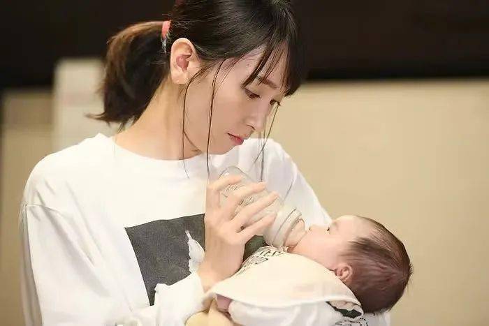 爸爸去哪儿播出11年5对夫妻都离了唯独这一对恋爱经过比偶像剧还甜