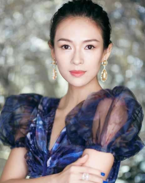 惊人对比章子怡18岁美貌vs两个孩子后的颜值