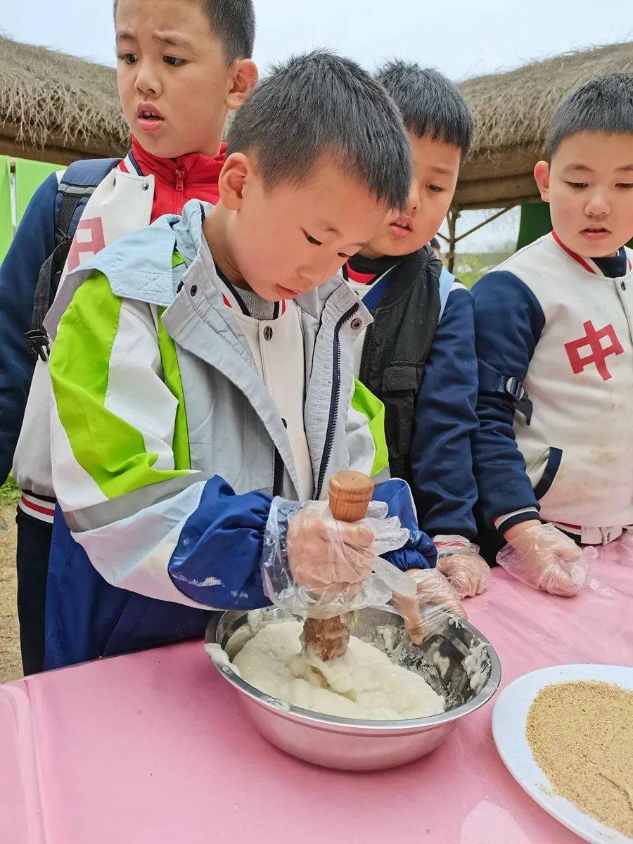 百年中华德育春日好时光一起趣研学丨渝中区中华路小学竹园校区13年级