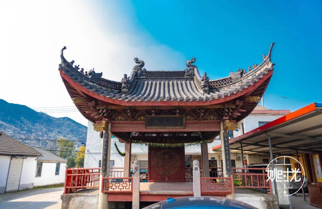 因为他余姚这间大庙香火鼎盛在旁边竟然还发现了