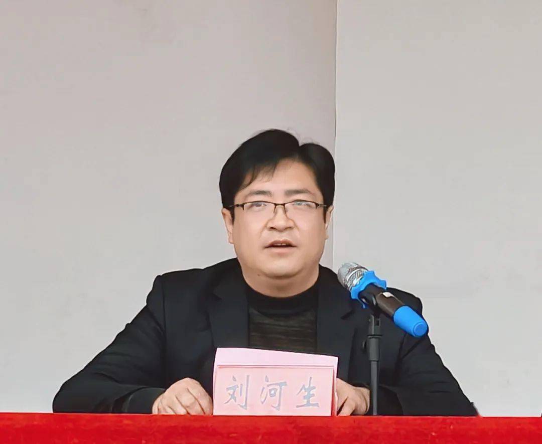 信丰中学举行2024届高三市摸底考试表彰会,家长会暨十八岁成人仪式