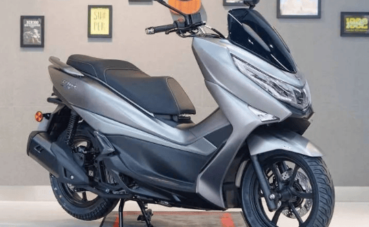 豪爵uhr150,如果只是通勤,150后续的使用成本低,单缸水冷150发动机.