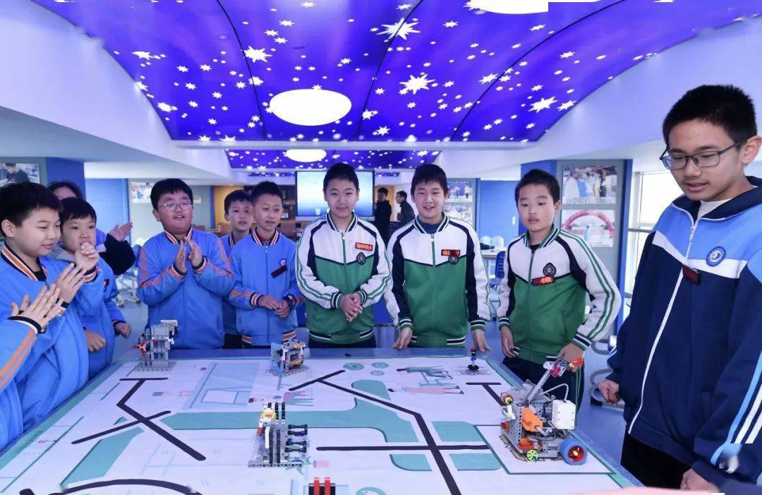 学校现有专兼职科学教师132人,其中21人获省级辅导奖,1人为全国讣级