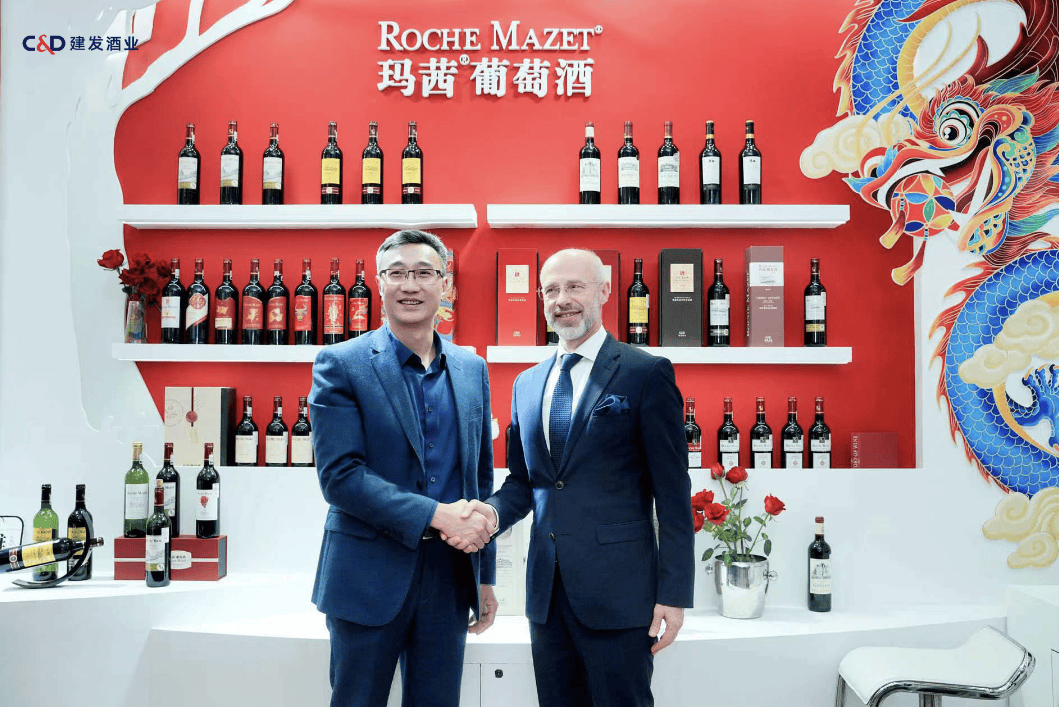 建发股份副总经理,建发酒业董事长王志兵,建发酒业总经理陈旭光应卡思