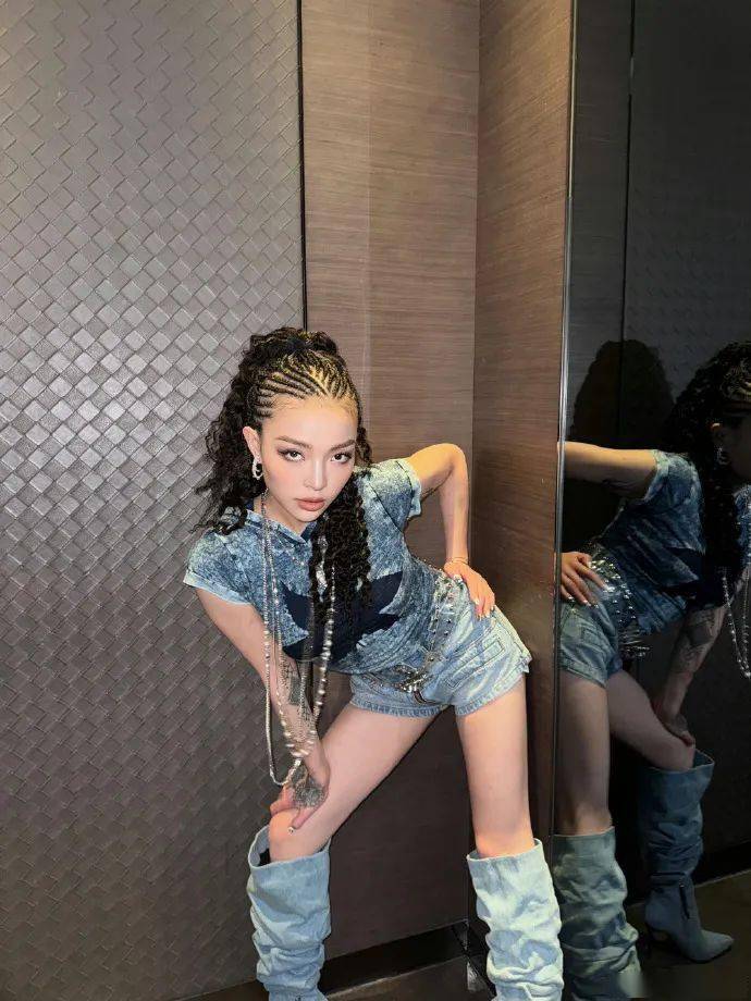 vava重回《中国有嘻哈》!