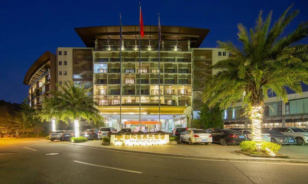 day1:从广州自驾出发>酒店前台办理入住豪华温泉套房>带孩子到室外