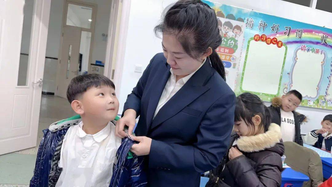 复华魅力教师逐梦三尺讲台奉献青春年华魅力教师孙卓