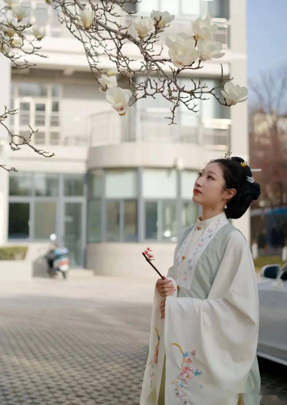 站上中国诗词大会的舞台她是姜艺