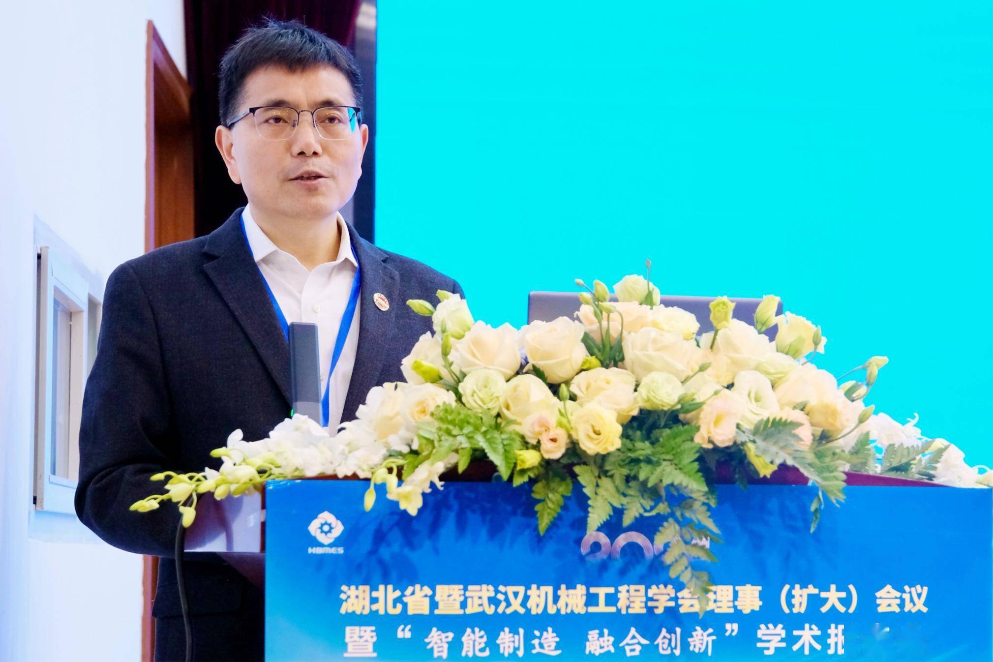 谢永金,武春风,王新云和武汉轻工大学教授张永林分别以《聚焦能源转型