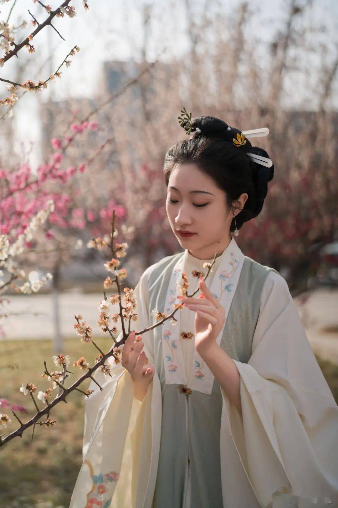 站上中国诗词大会的舞台她是姜艺